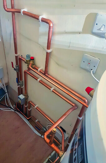 https://plumberhighwycombe.com.au/uploads/2025/06/hot-water-301986.jpg